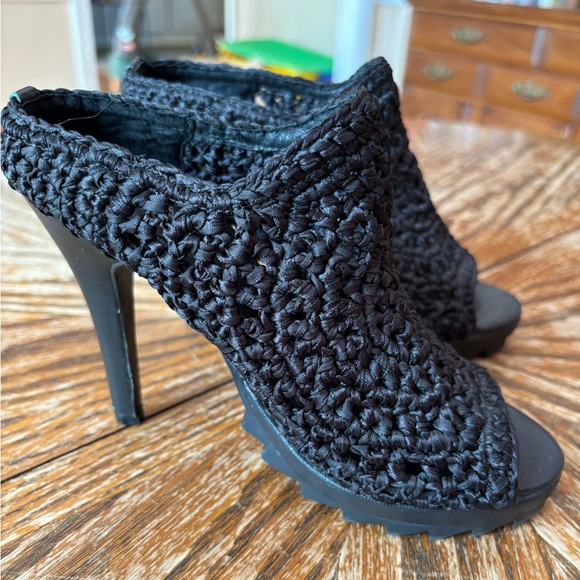 Hadari High Heels - Picture 1 of 6